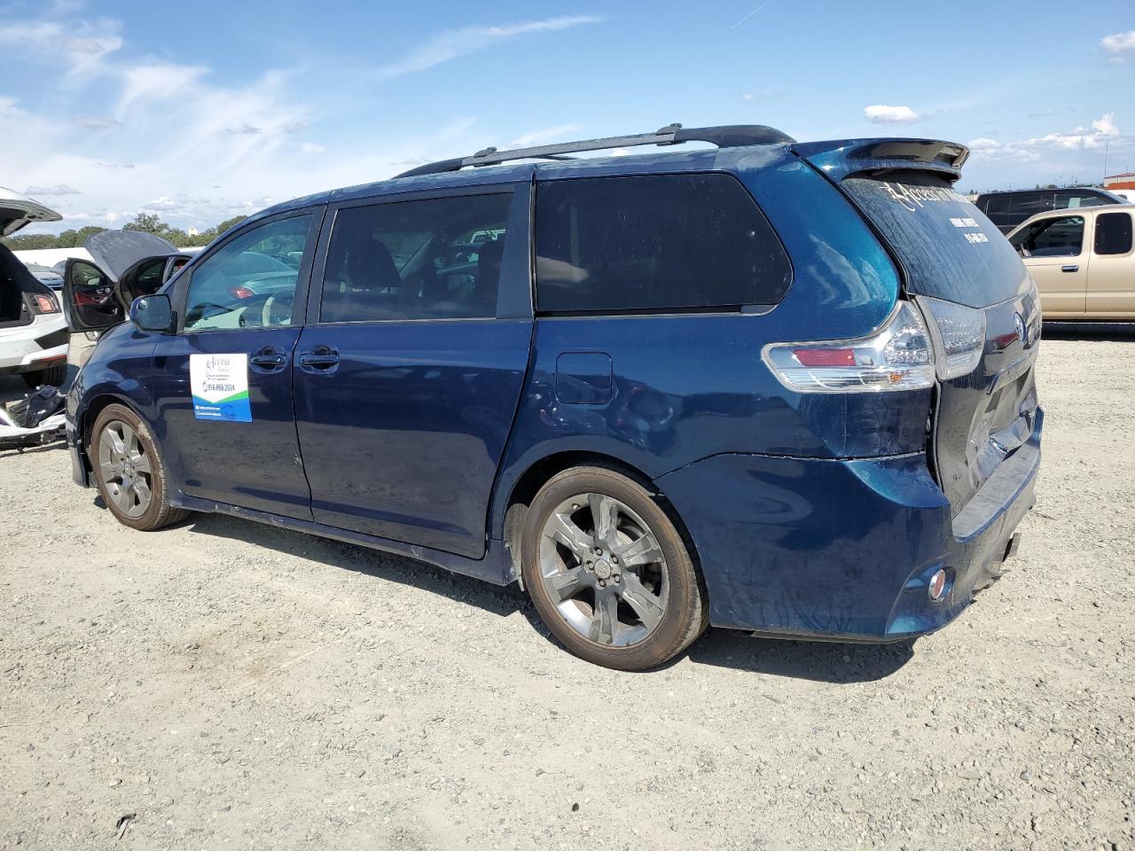 2011 TOYOTA SIENNA