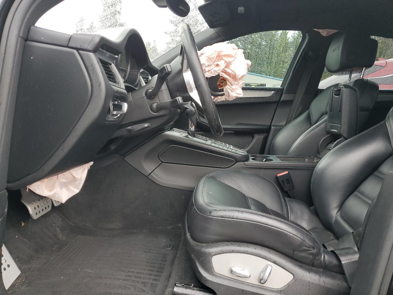 2017 PORSCHE Macan