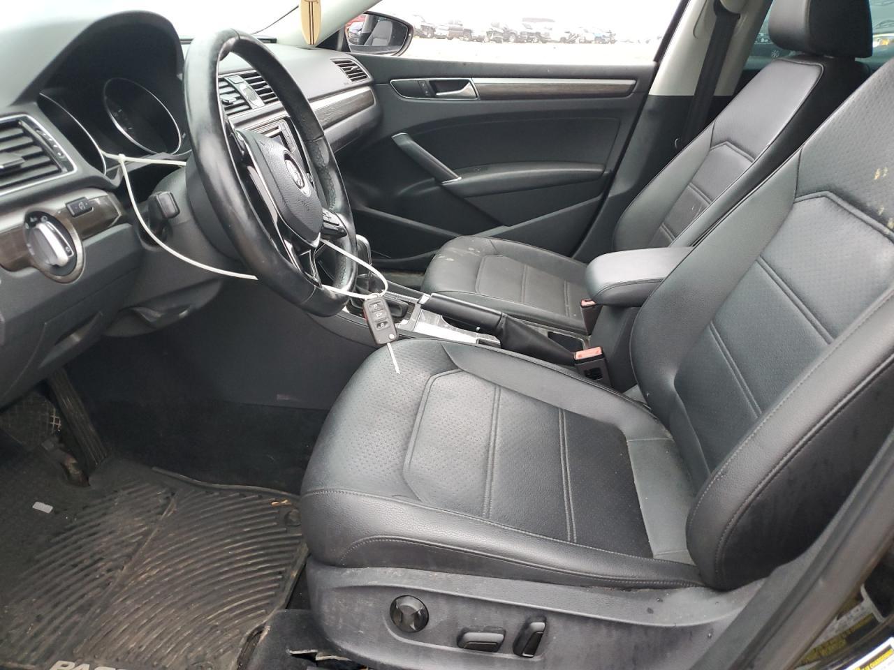 2016 VOLKSWAGEN Passat