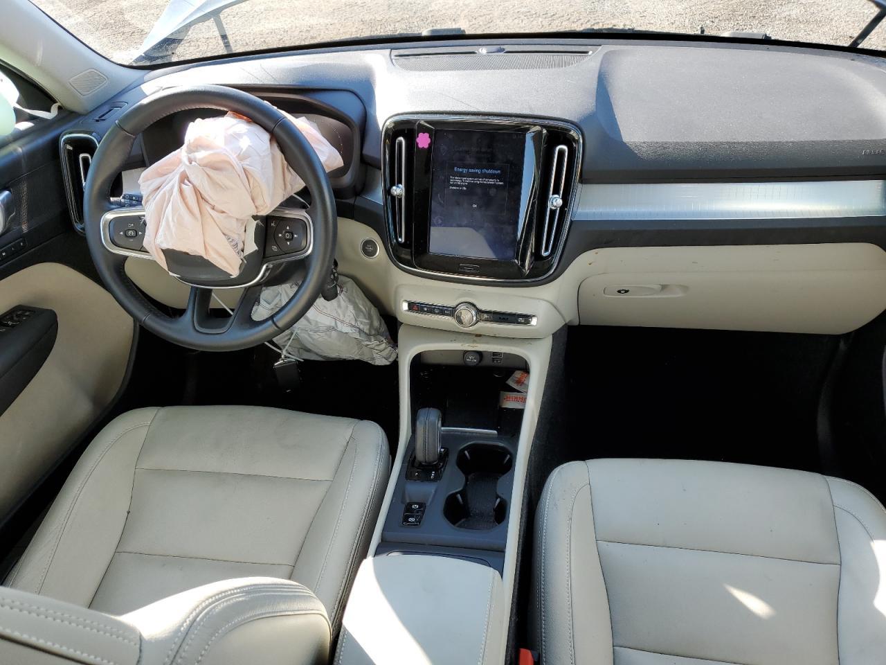 2020 VOLVO XC40