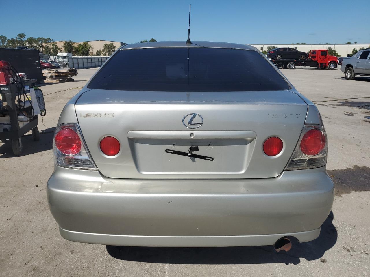 2001 LEXUS IS 300