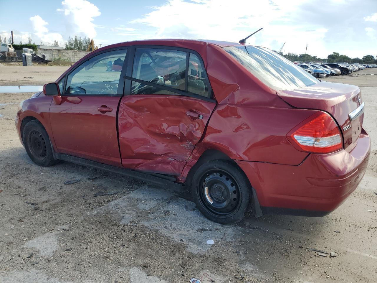 2011 NISSAN VERSA