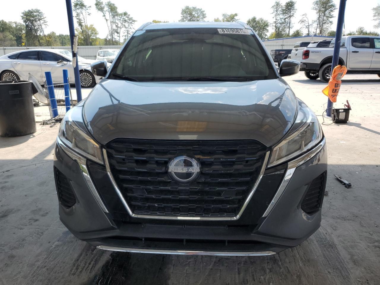 2023 NISSAN KICKS