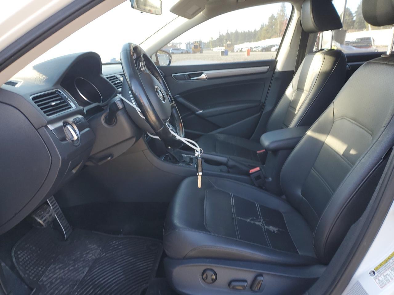 2016 VOLKSWAGEN Passat