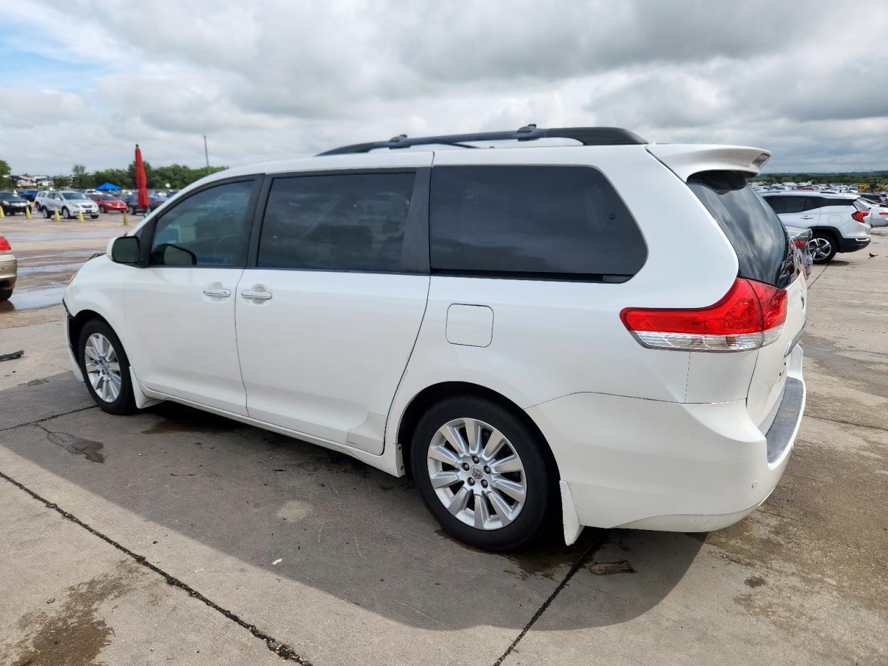 2012 TOYOTA SIENNA