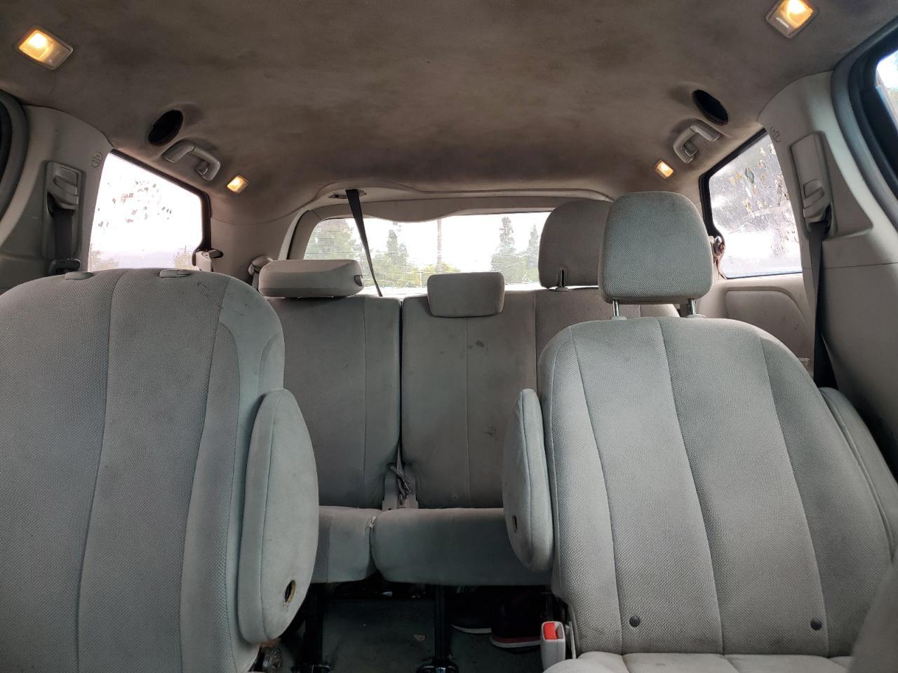2011 TOYOTA SIENNA