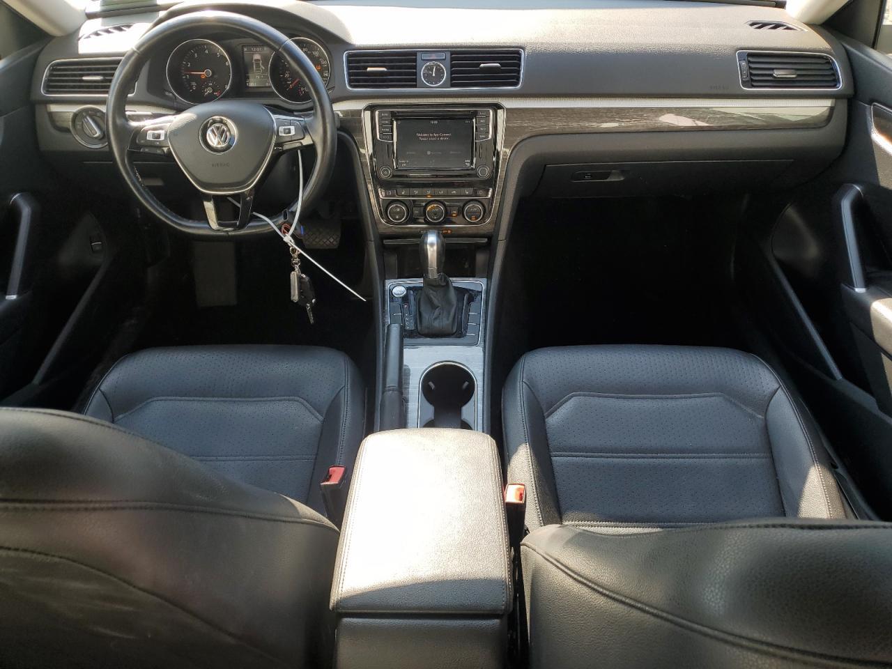 2016 VOLKSWAGEN Passat