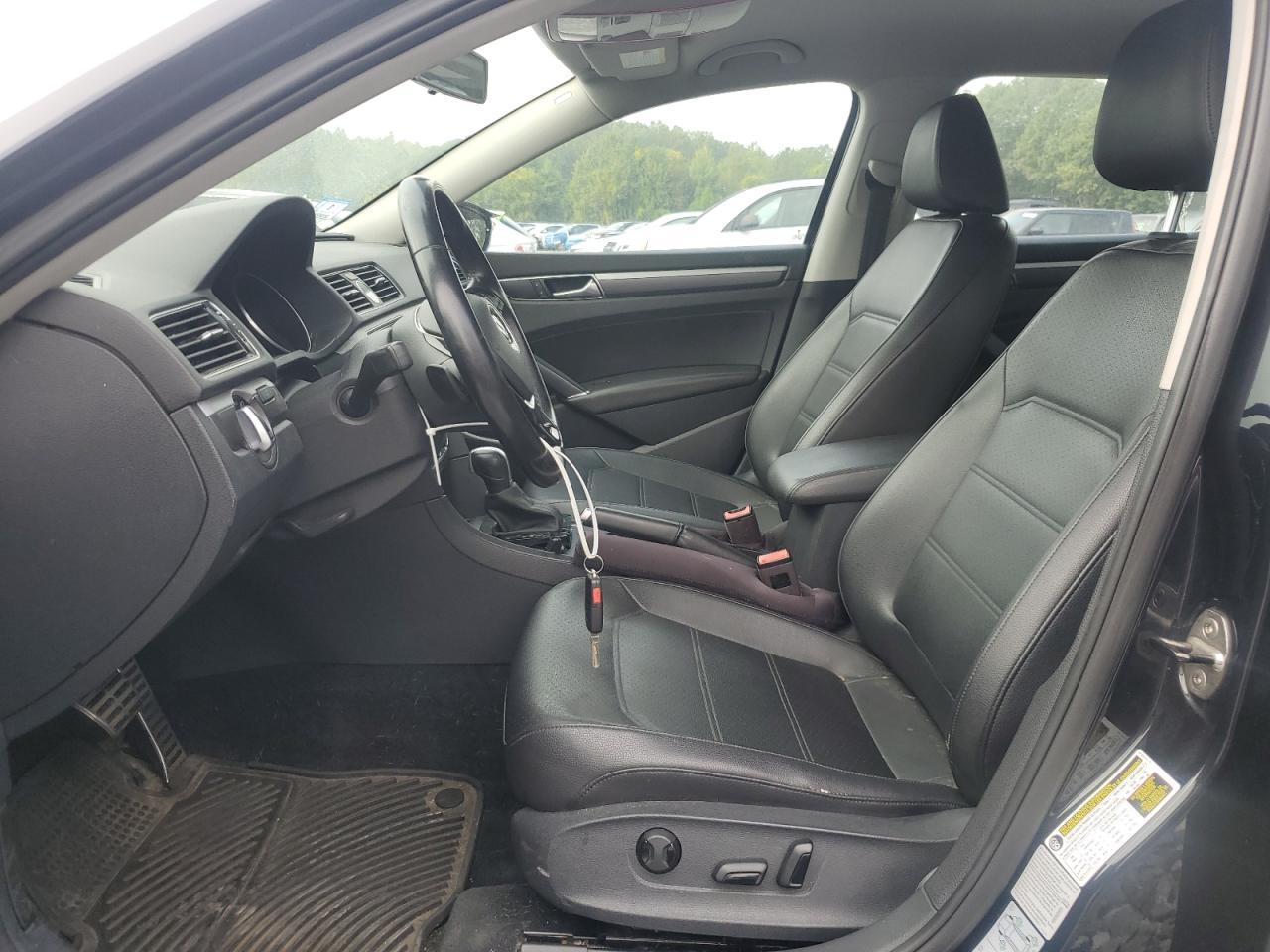 2017 VOLKSWAGEN Passat