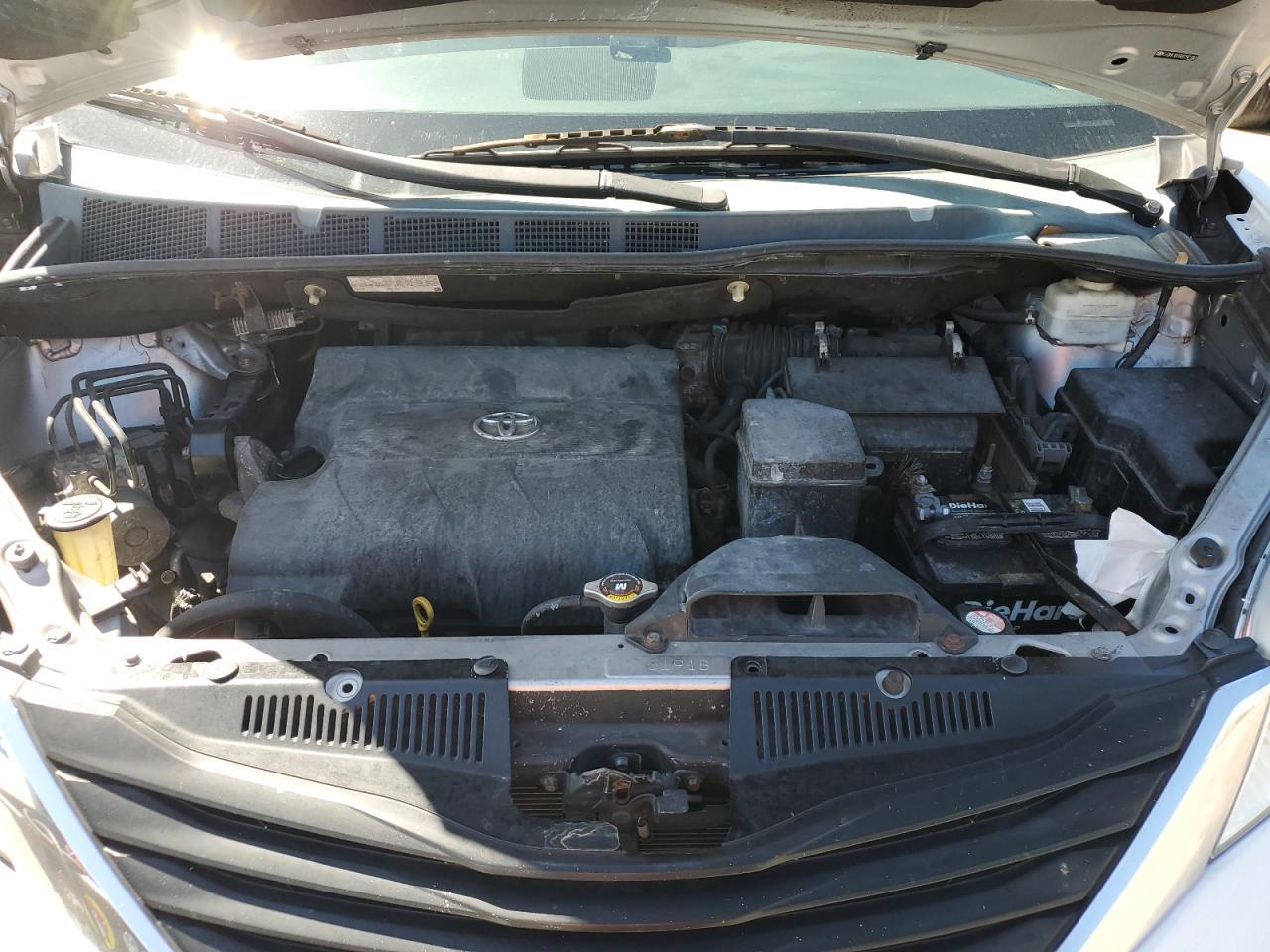 2013 TOYOTA SIENNA