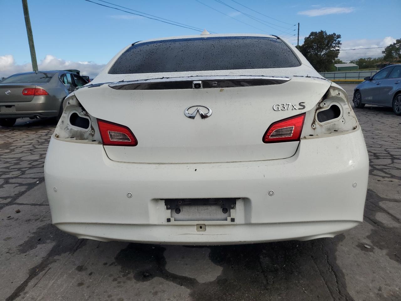 2011 INFINITI G37