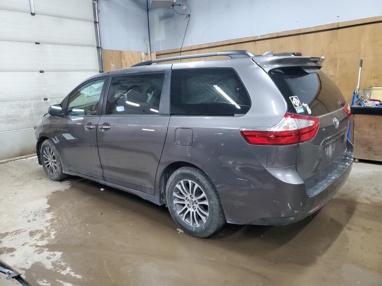 2018 TOYOTA SIENNA