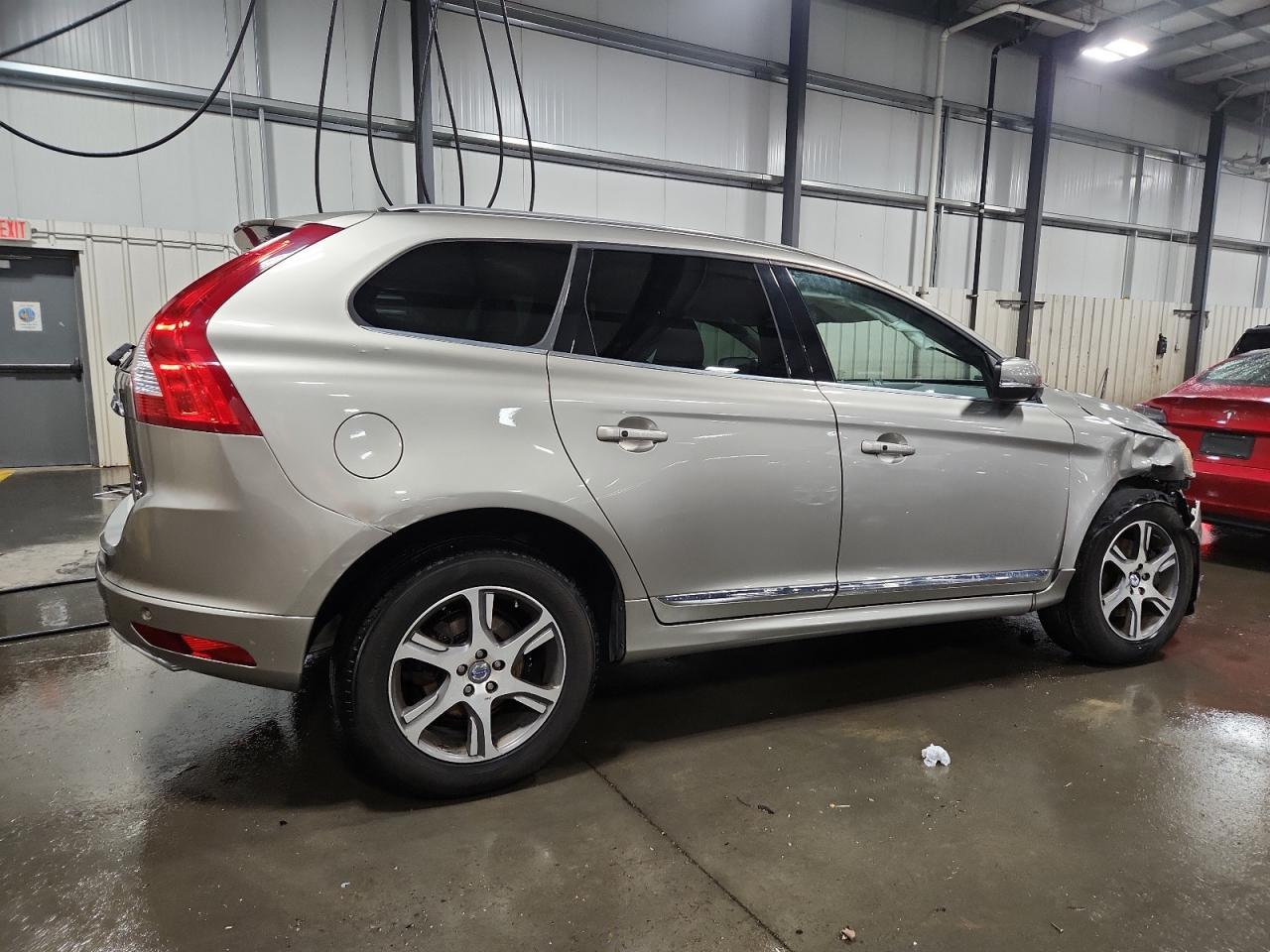 2015 VOLVO XC60