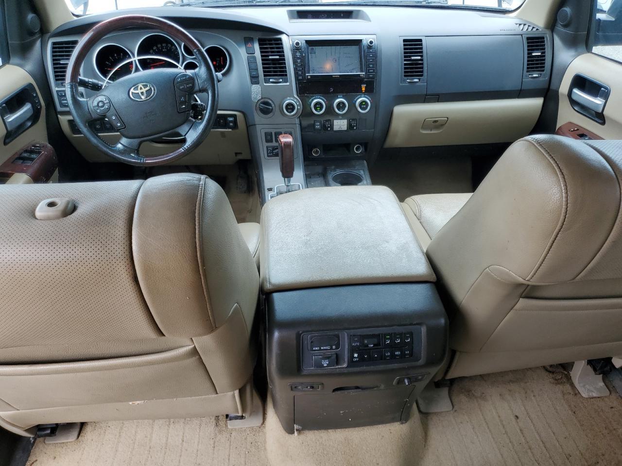 2011 TOYOTA Sequoia