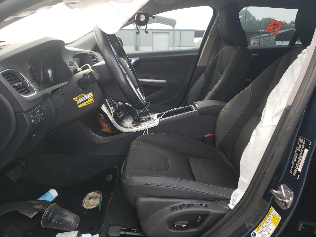 2015 VOLVO V60