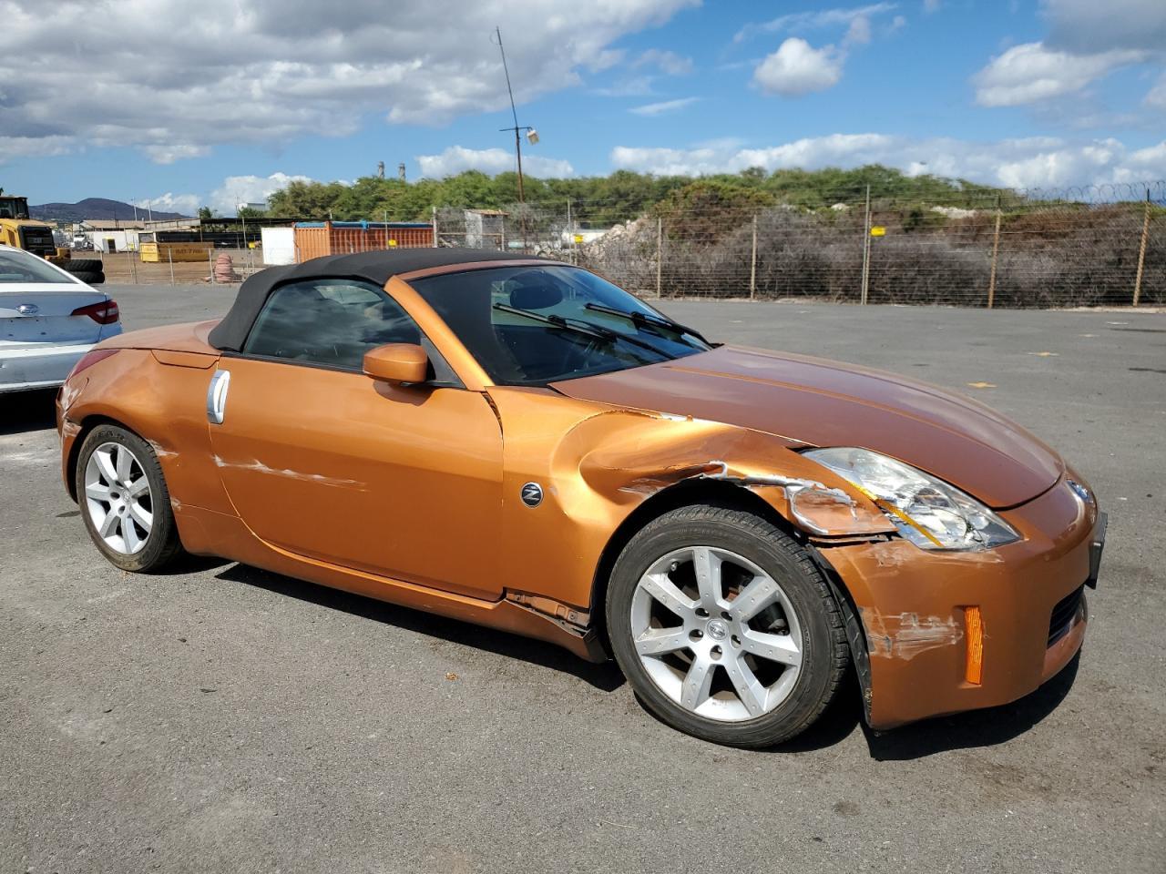 2004 NISSAN Z