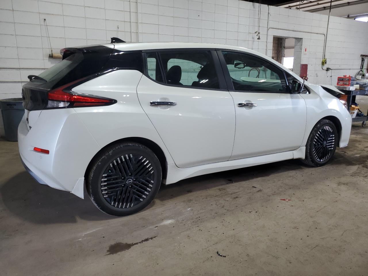 2023 NISSAN LEAF