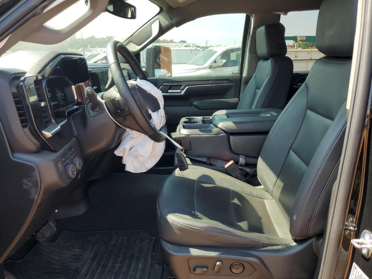 2024 CHEVROLET Silverado