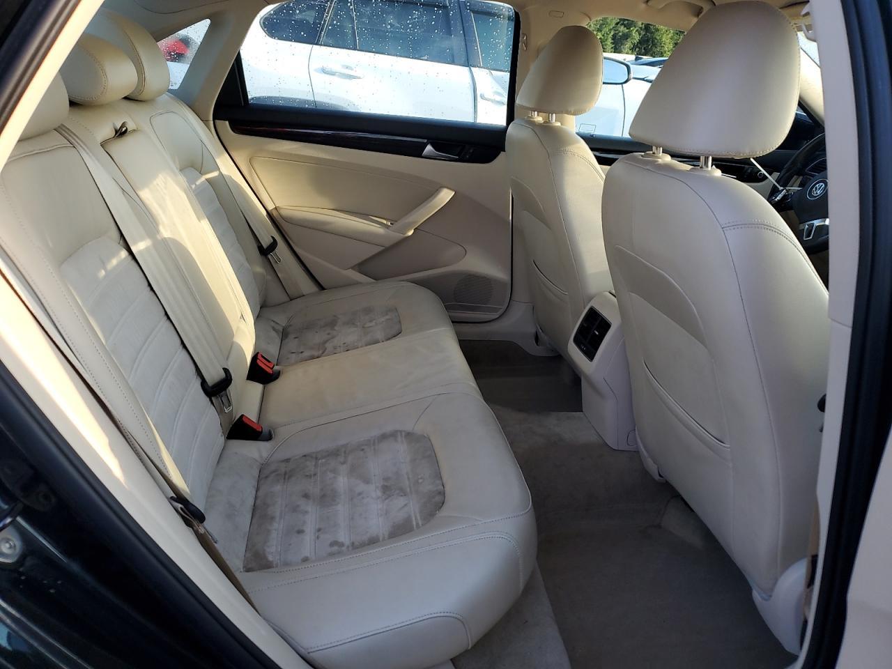 2014 VOLKSWAGEN Passat