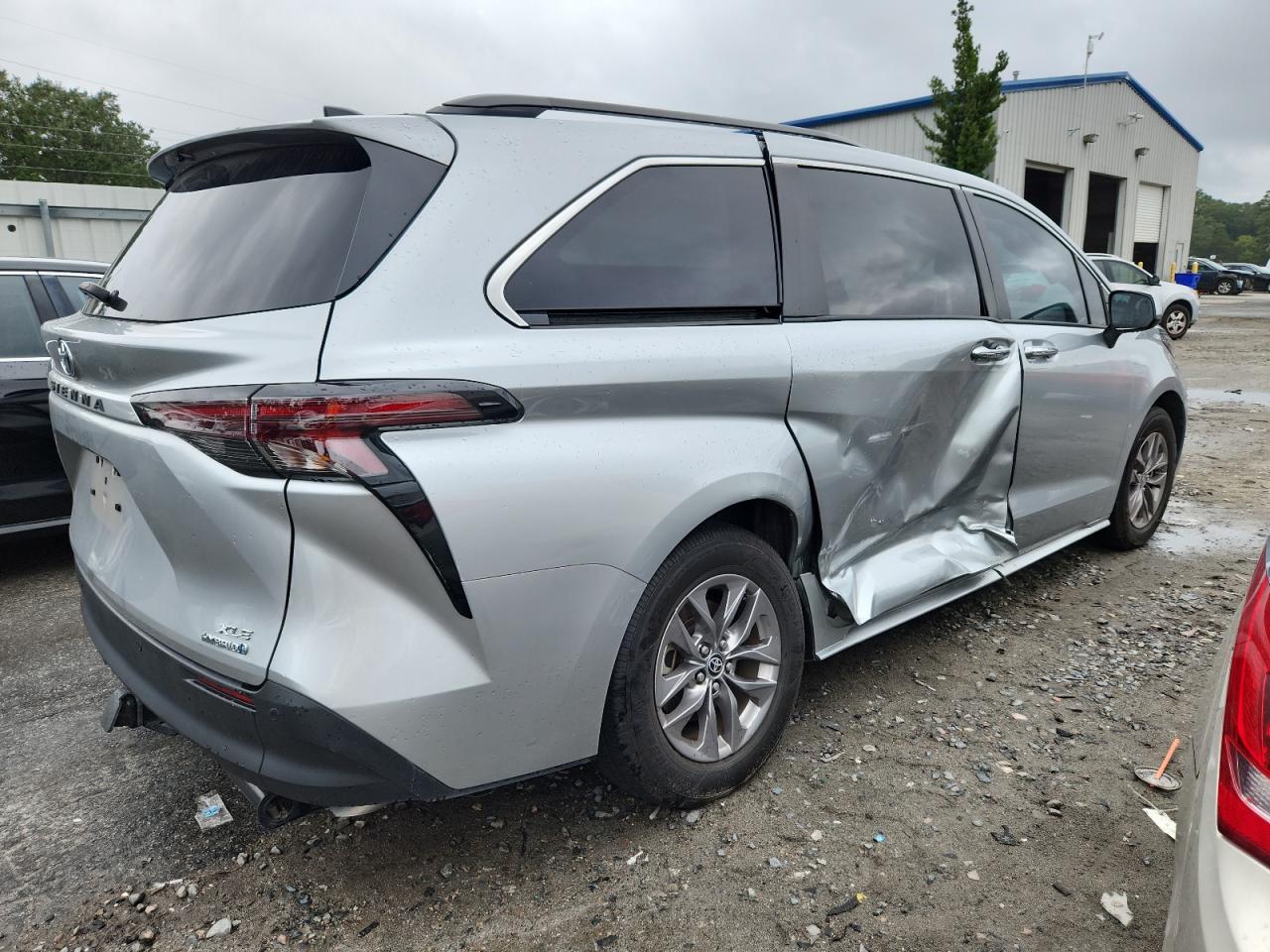 2024 TOYOTA SIENNA