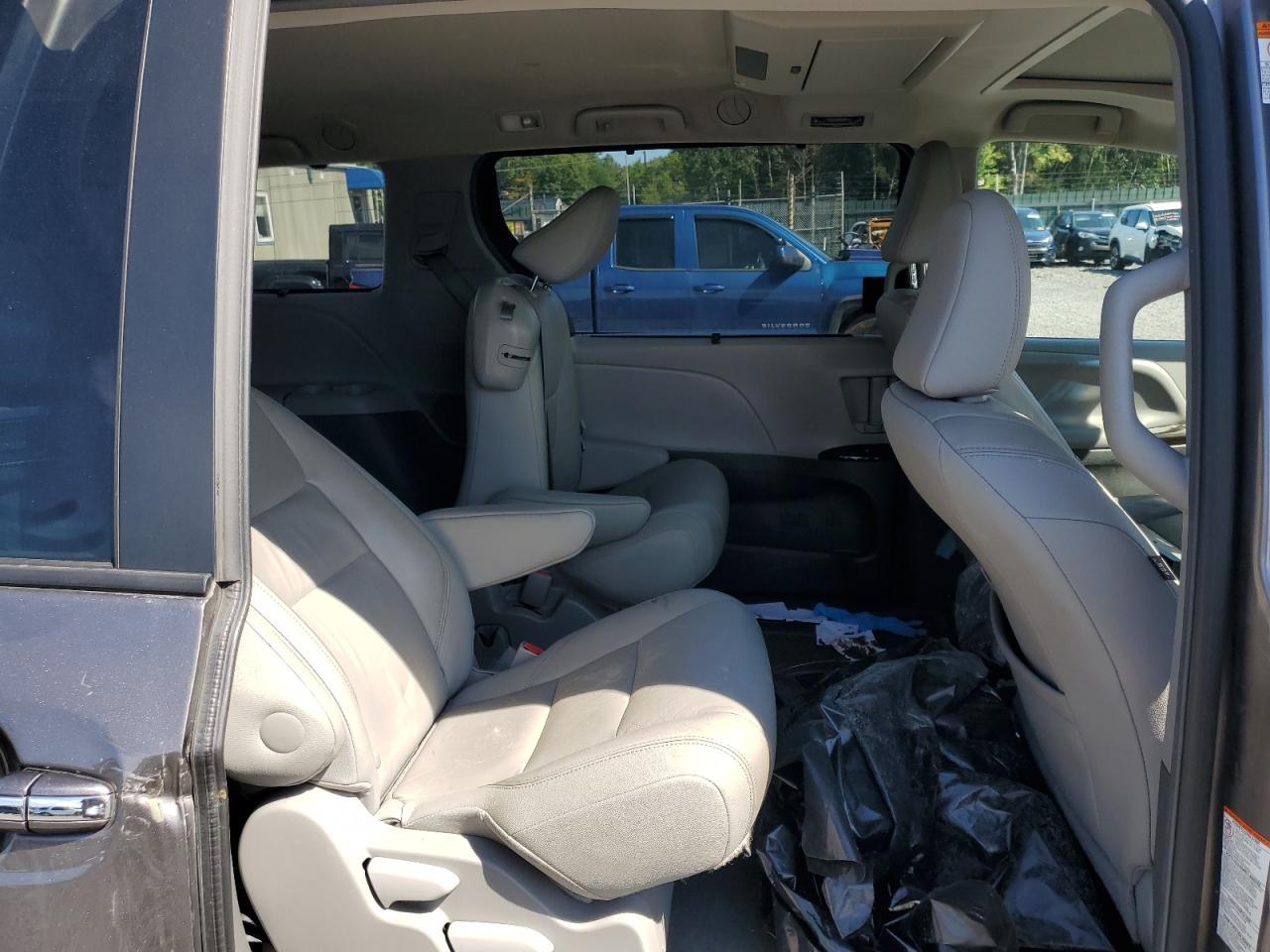 2015 TOYOTA SIENNA