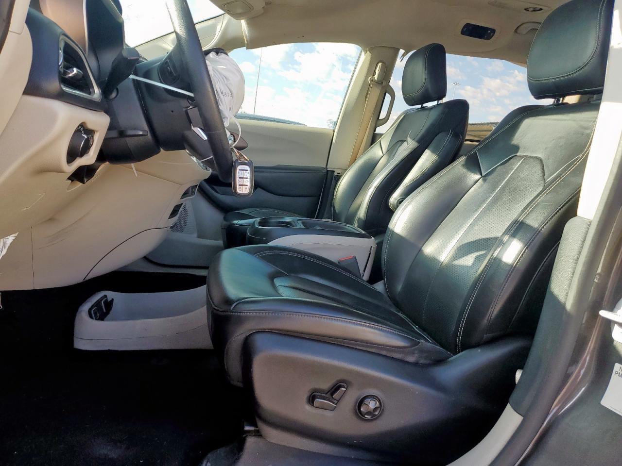 2020 CHRYSLER Voyager