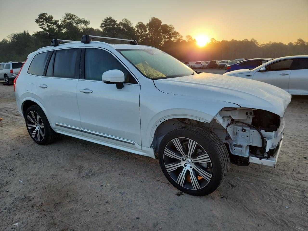 2022 VOLVO XC90
