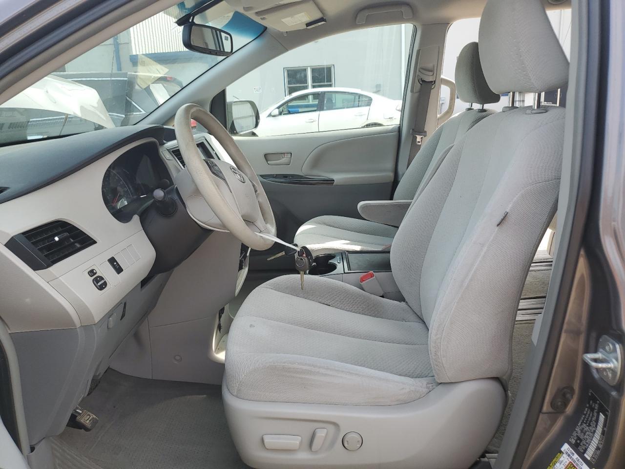 2014 TOYOTA SIENNA
