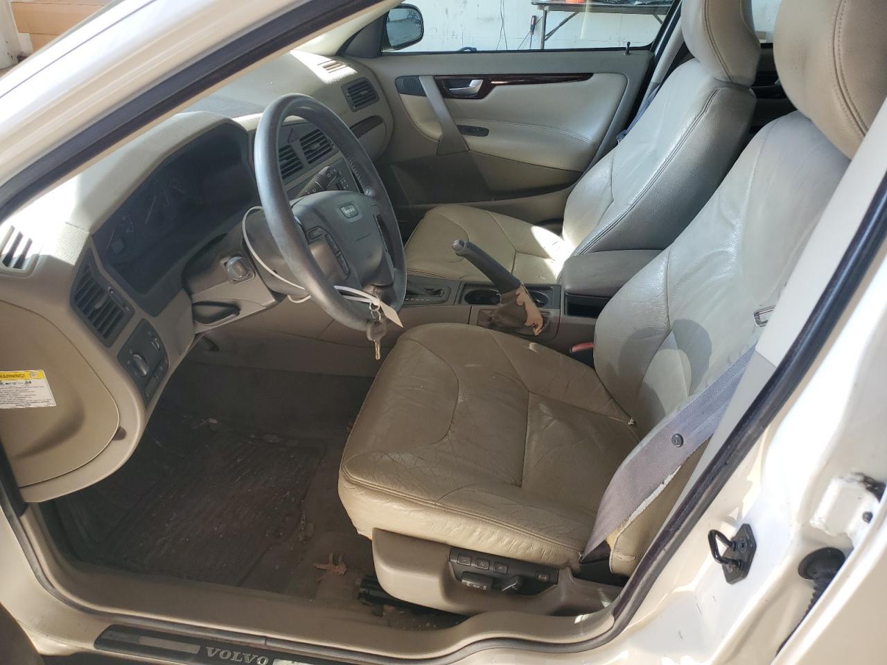 2001 VOLVO V70