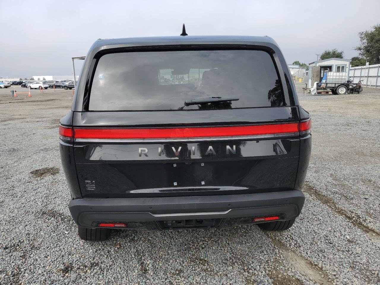 2025 RIVIAN R1s