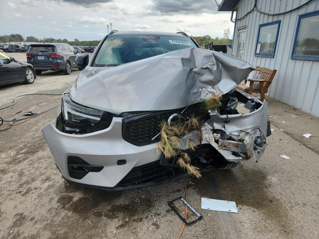 2024 VOLVO XC40