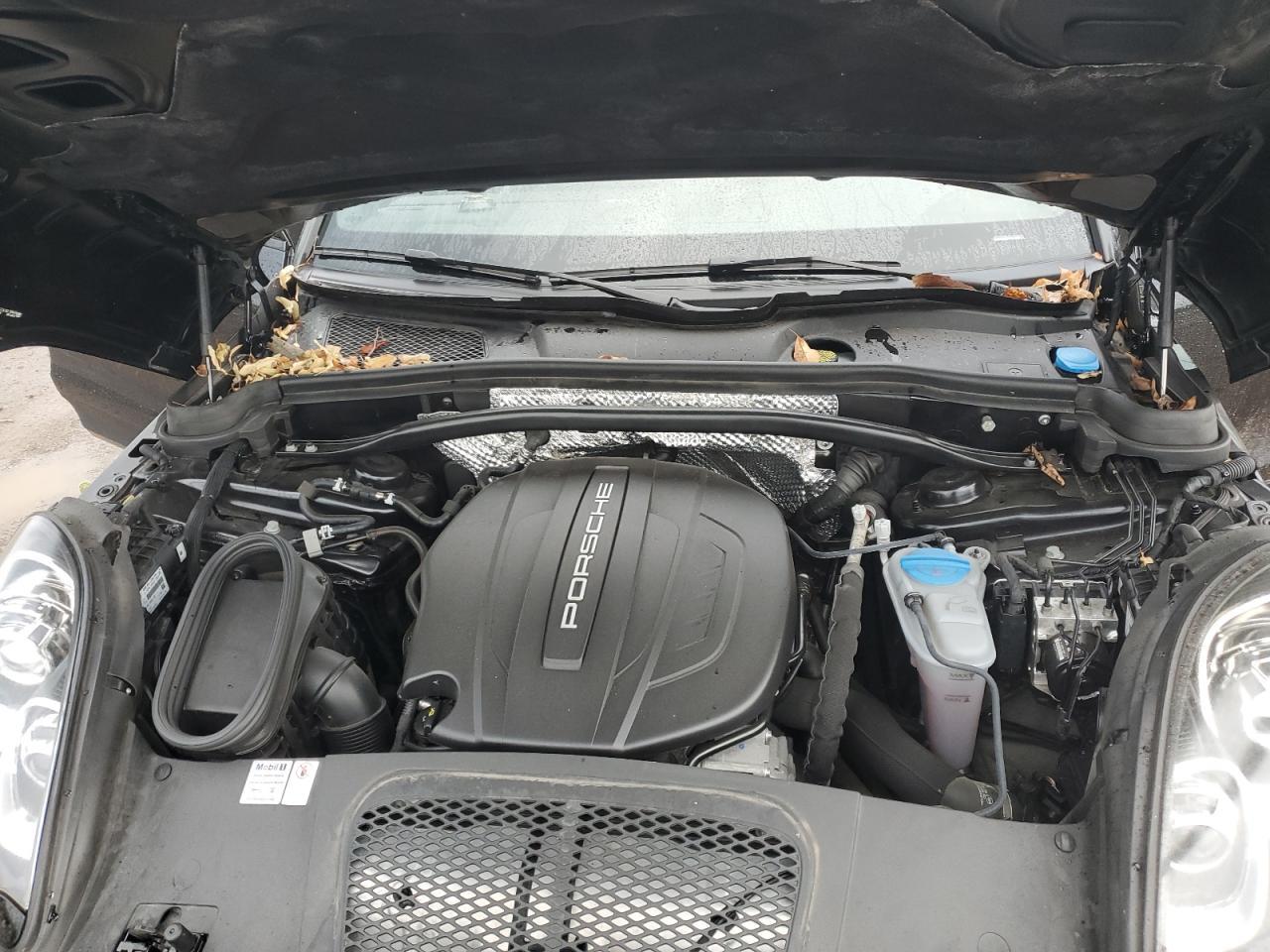 2018 PORSCHE Macan
