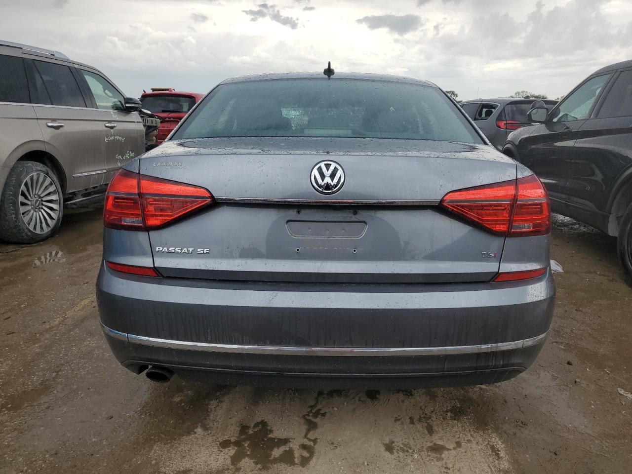 2016 VOLKSWAGEN Passat
