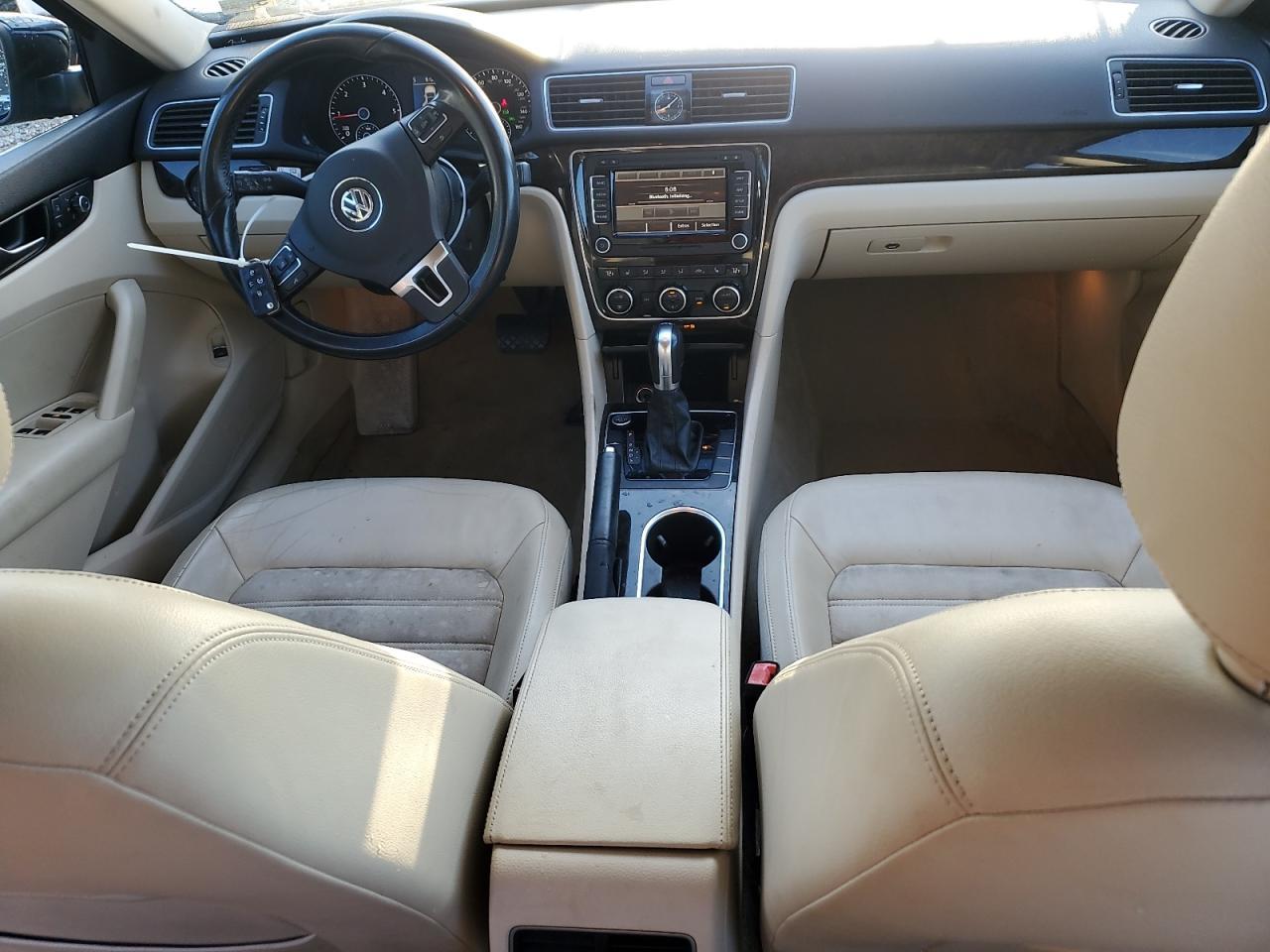 2014 VOLKSWAGEN Passat