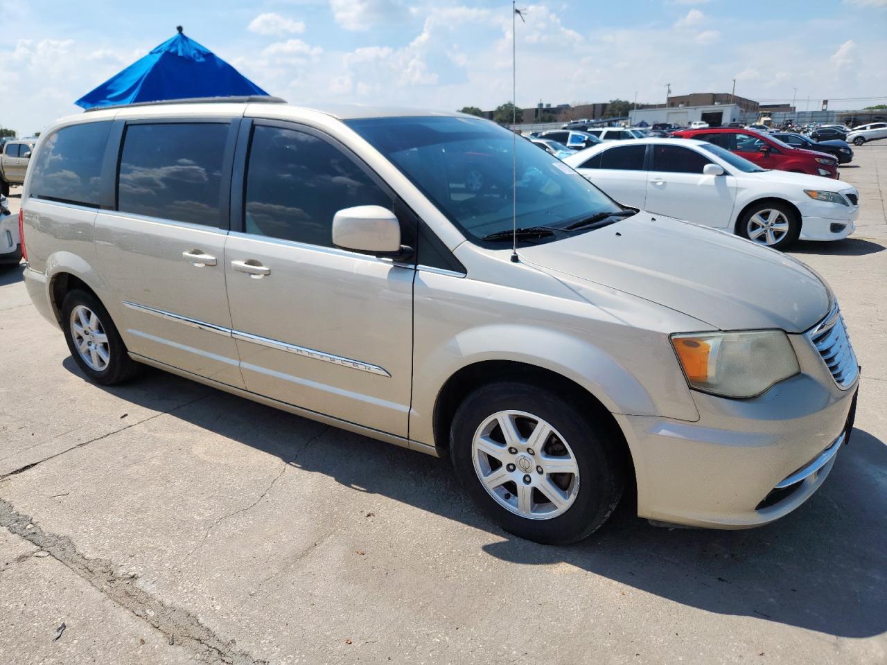2012 CHRYSLER Town & Country