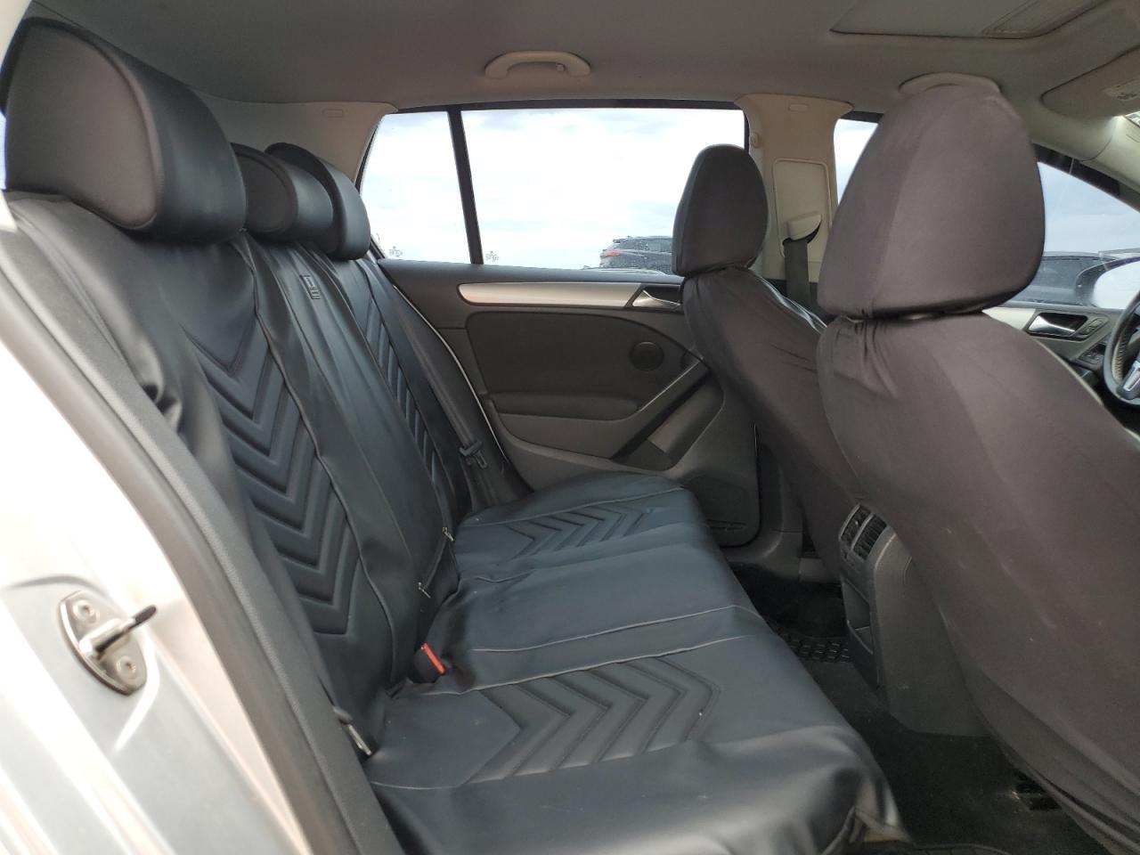 2011 VOLKSWAGEN GOLF