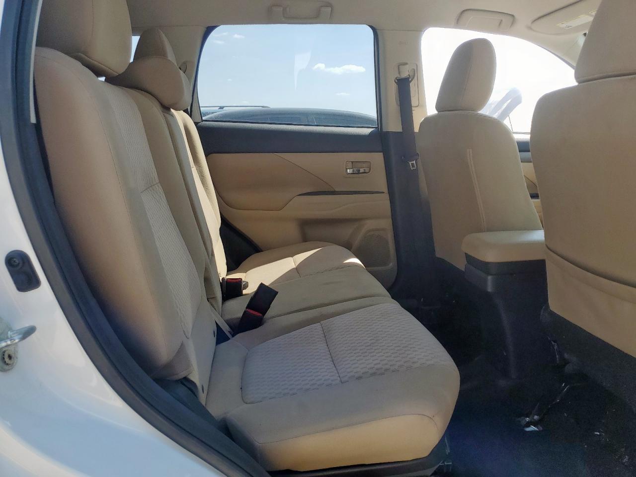2014 MITSUBISHI outlander