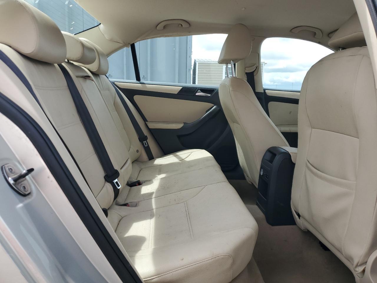2011 VOLKSWAGEN JETTA