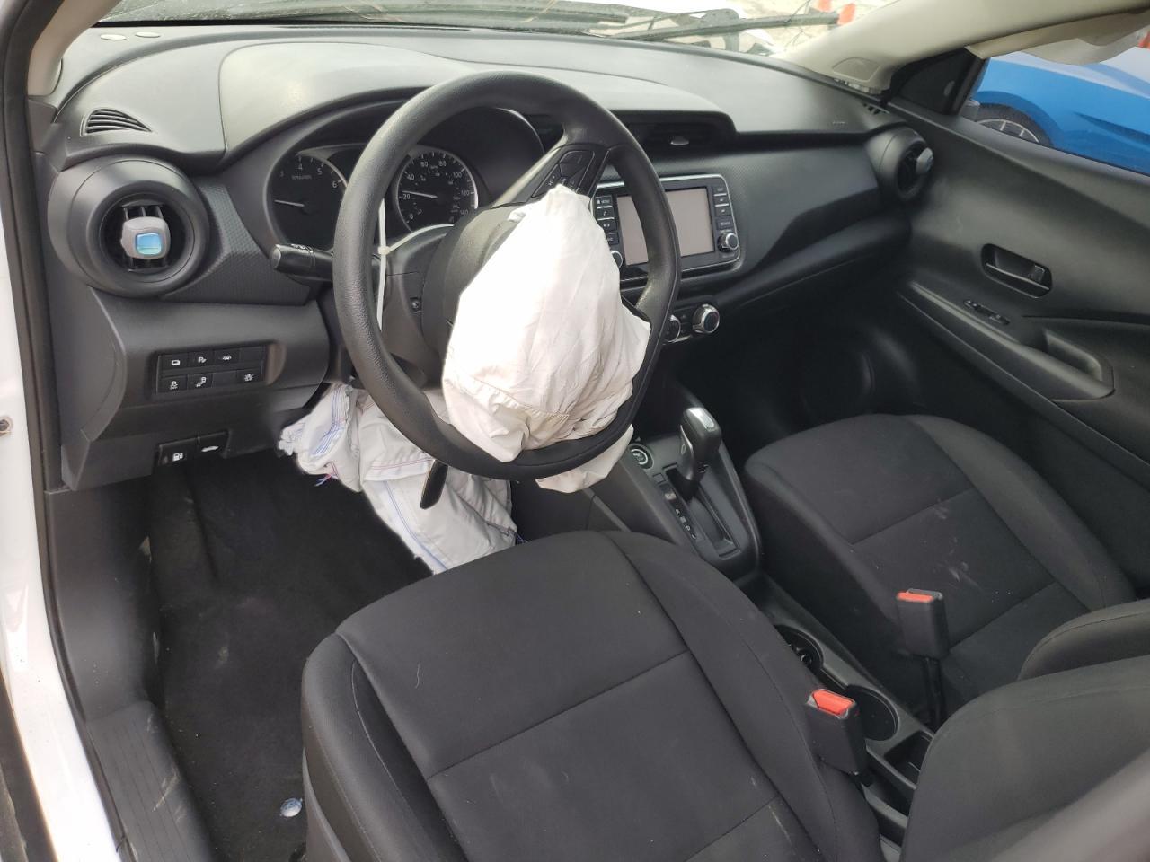 2023 NISSAN KICKS