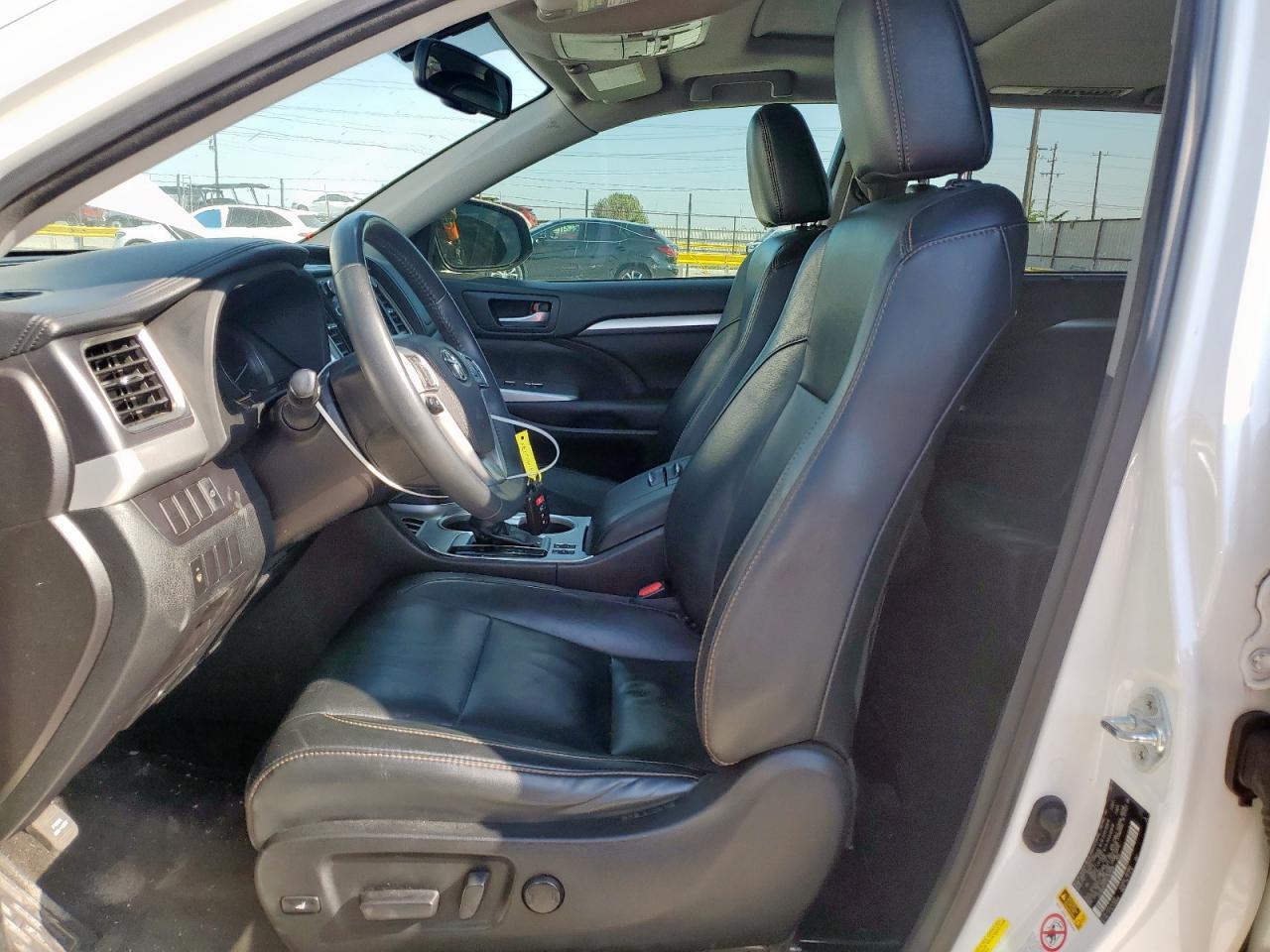 2016 TOYOTA HIGHLANDER