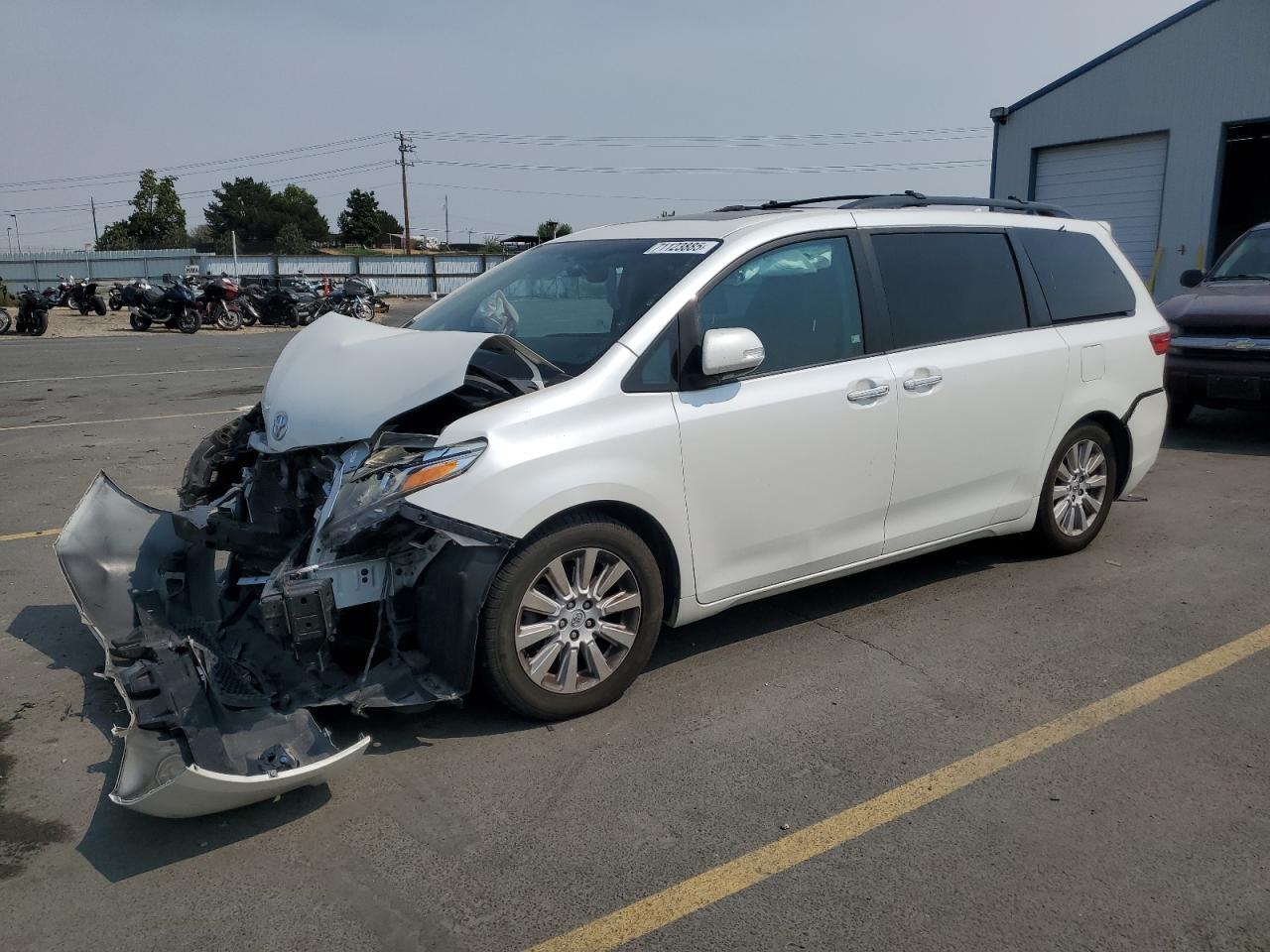 2015 TOYOTA SIENNA