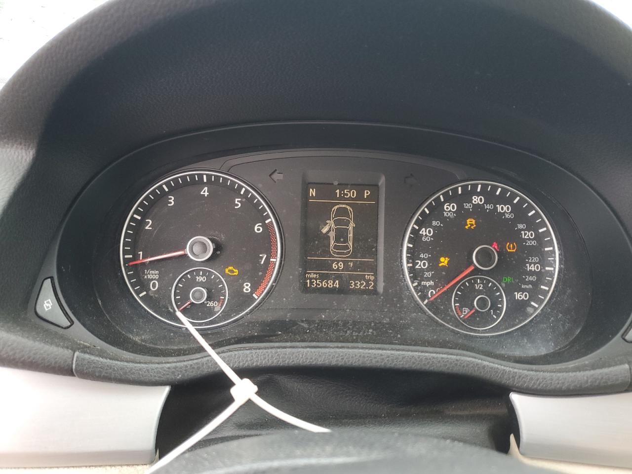 2012 VOLKSWAGEN Passat