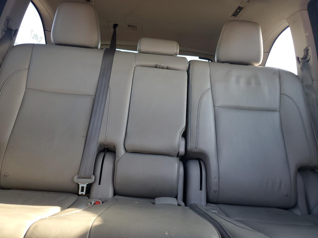 2016 TOYOTA HIGHLANDER