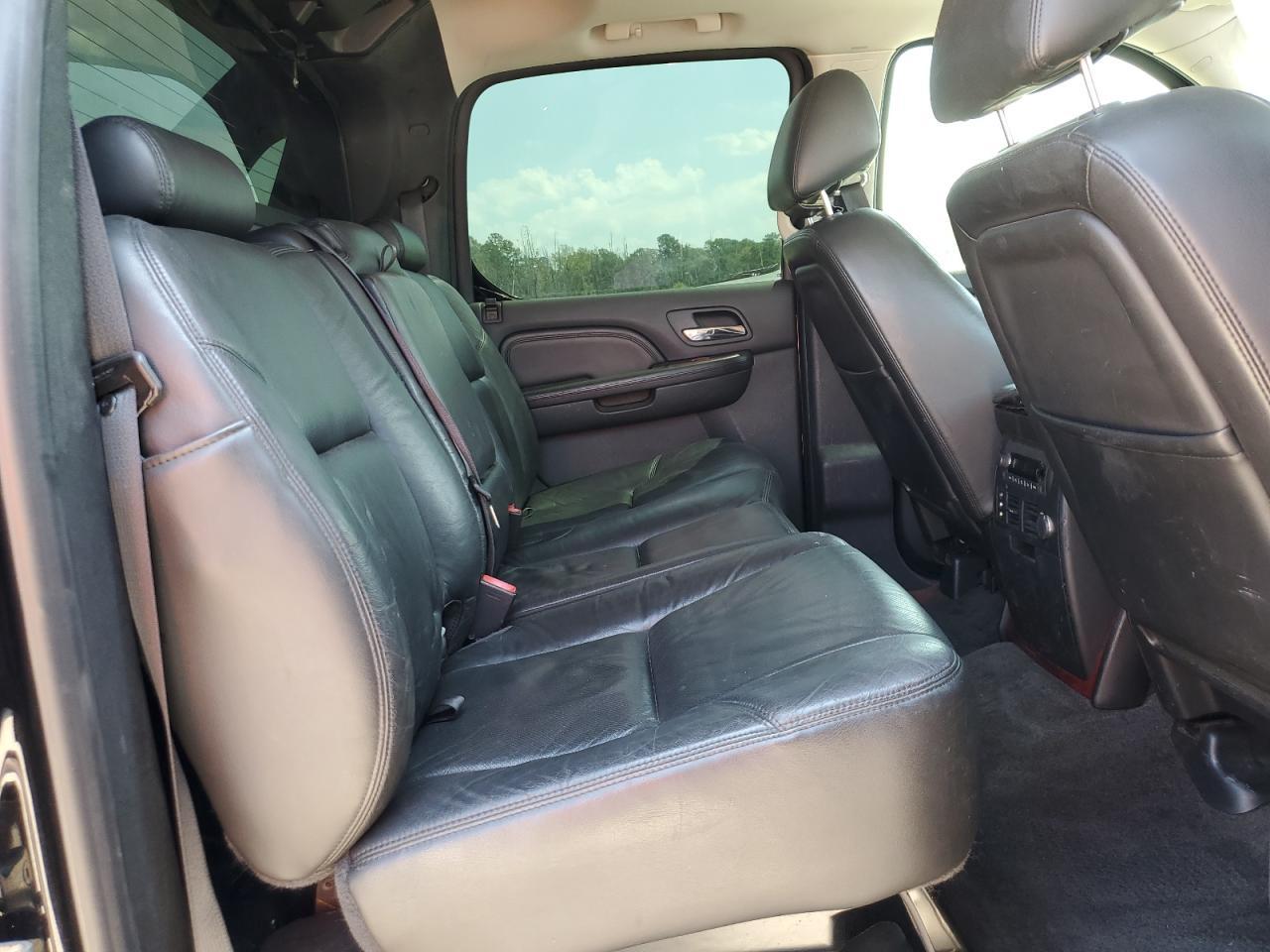 2010 CADILLAC ESCALADE