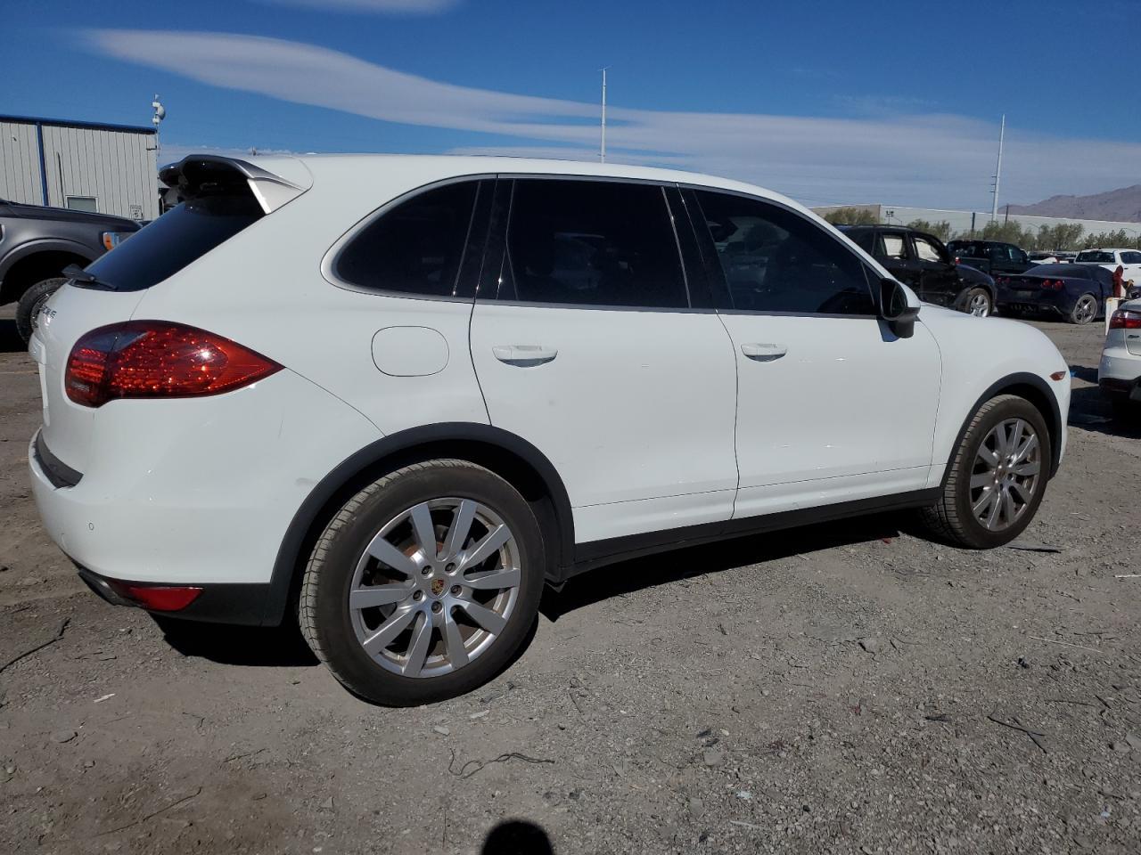 2014 PORSCHE CAYENNE