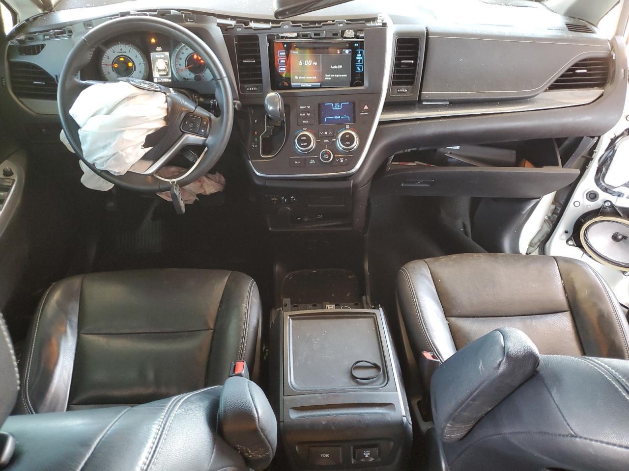 2016 TOYOTA SIENNA