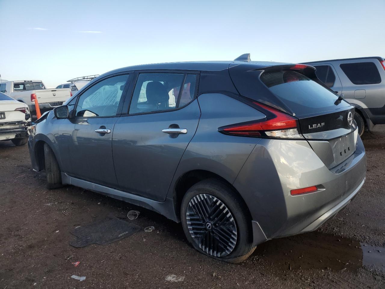2025 NISSAN LEAF