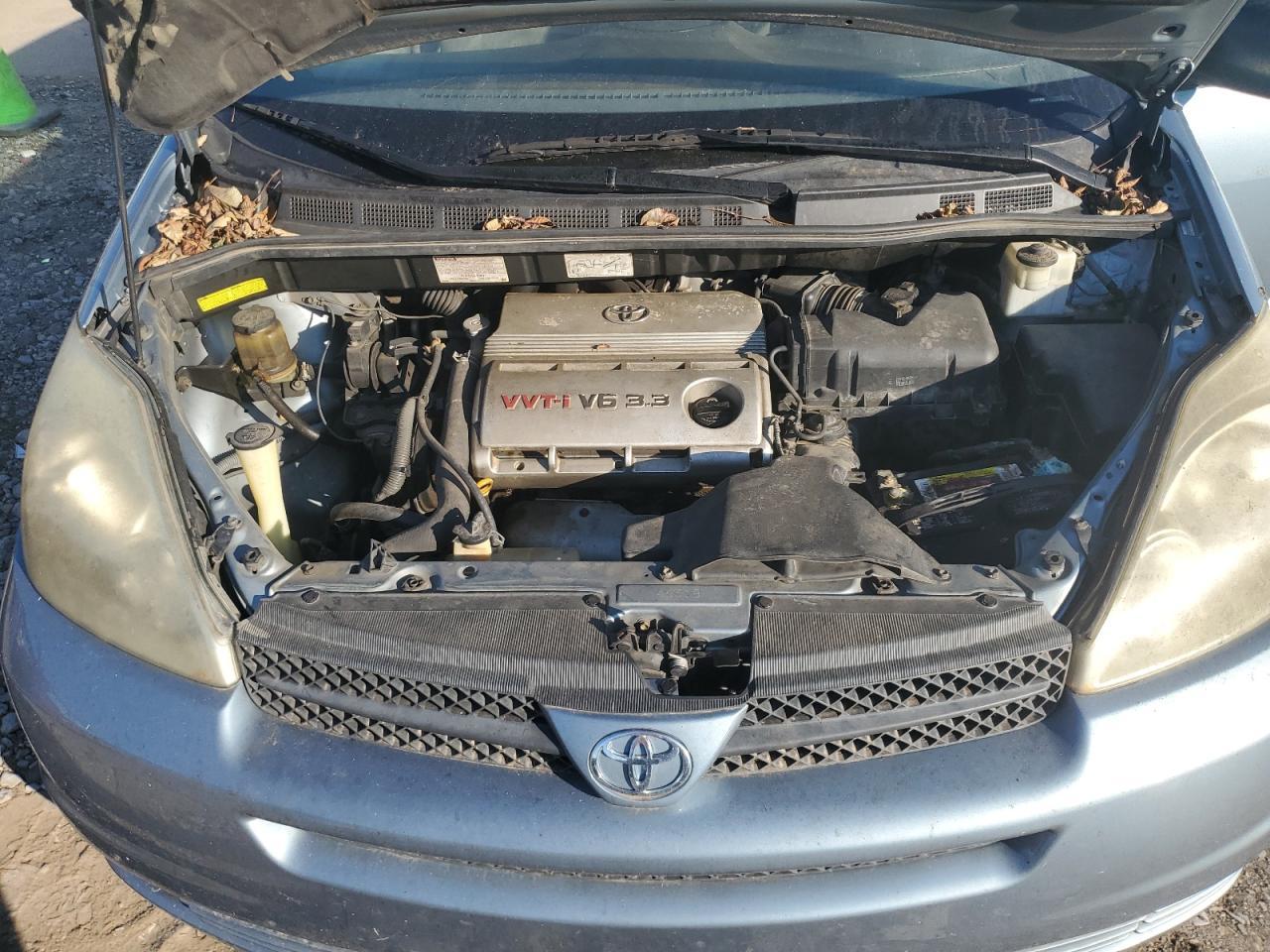 2004 TOYOTA SIENNA