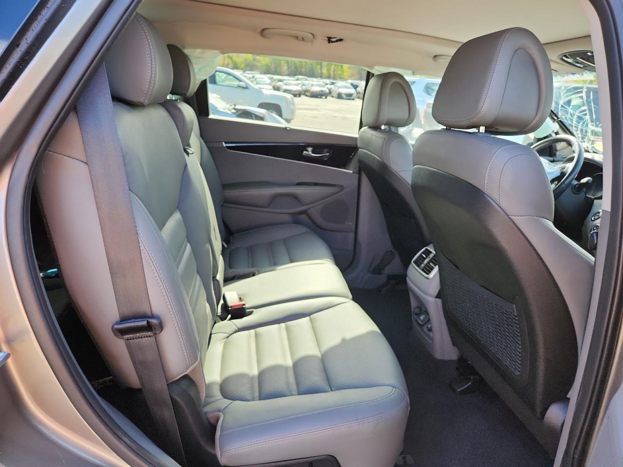 2016 KIA SORENTO