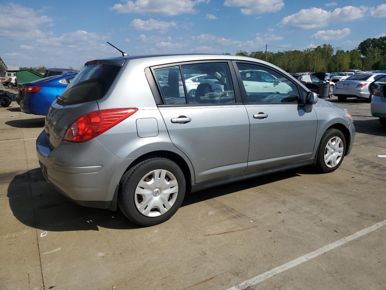 2011 NISSAN VERSA