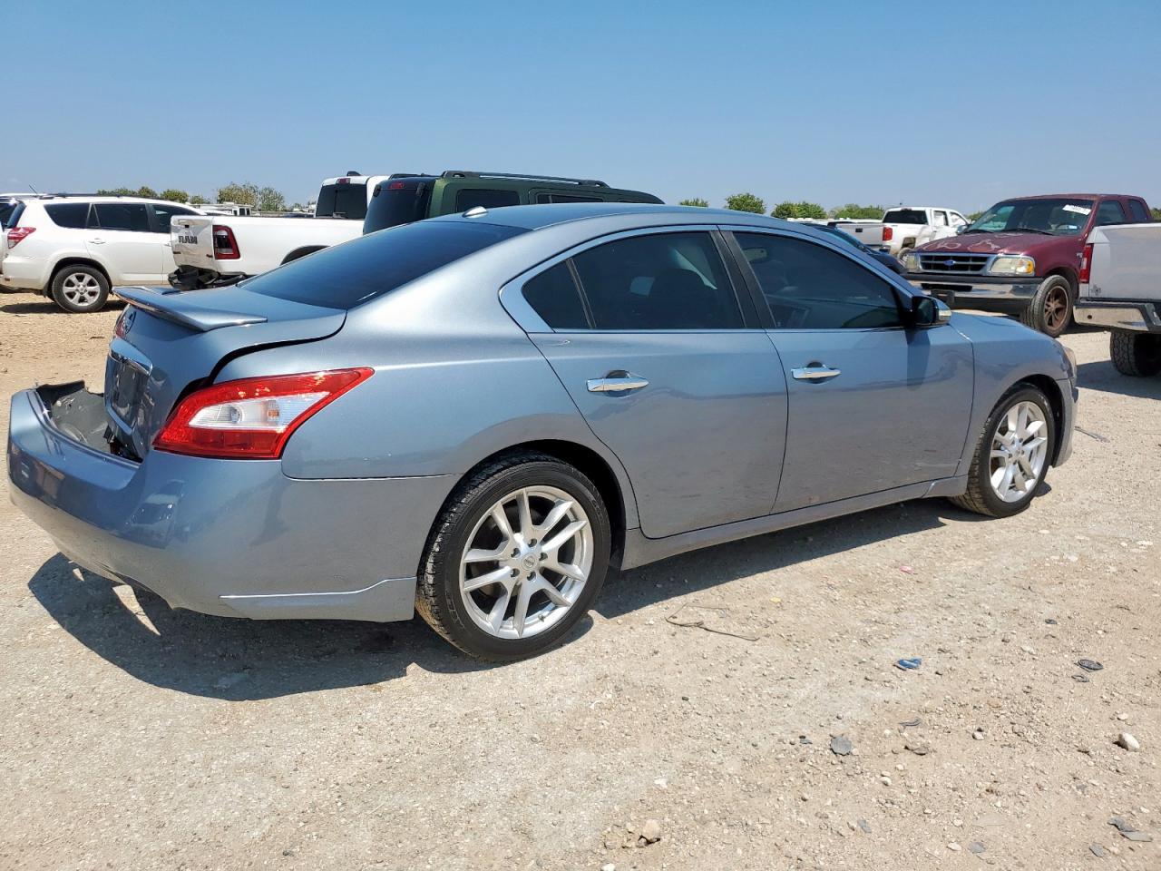 2011 NISSAN Maxima